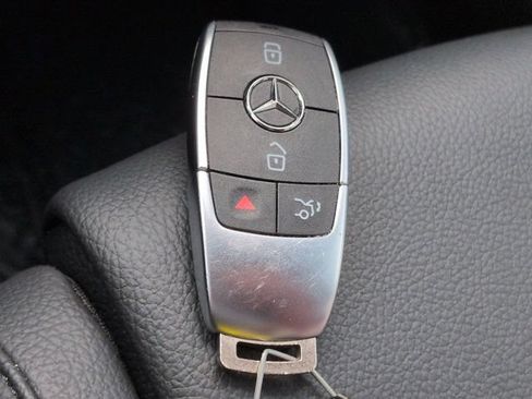 Used 2025 Mercedes-Benz GLA 250 image 27