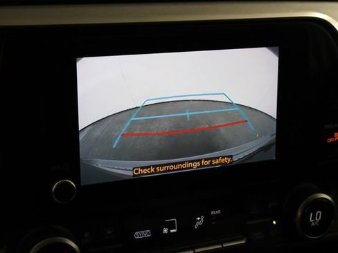 Used 2023 Toyota Highlander XLE FWD image 35