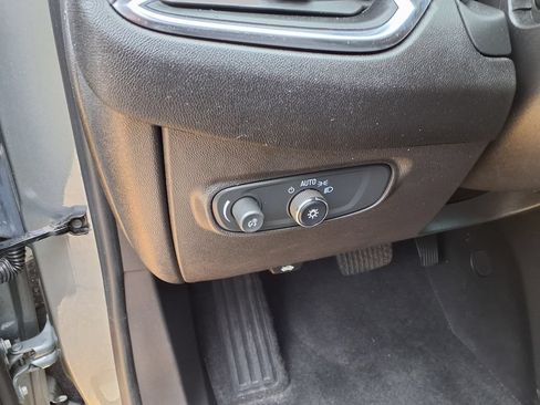 Used 2024 Chevrolet Equinox LT FWD image 19