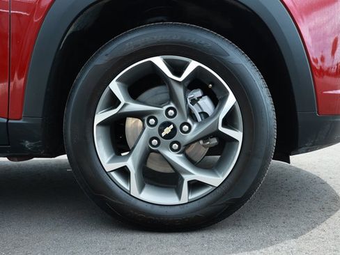 Used 2025 Chevrolet Trax LT FWD image 5