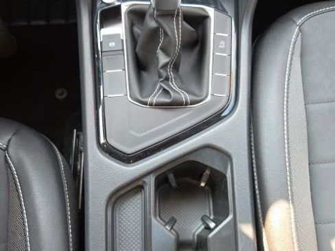 Used 2024 Volkswagen Taos SE image 18