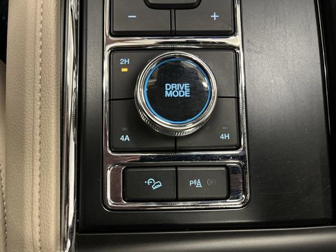 Used 2024 Ford Expedition XLT image 25