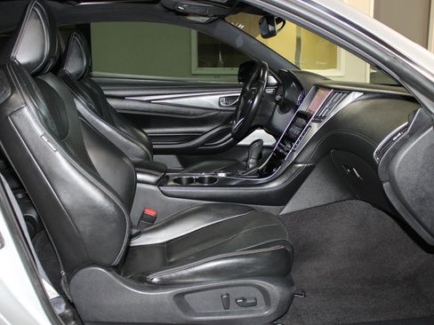 Used 2017 INFINITI Q60 3.0t w/ Premium Plus Package 3.0T RWD image 31