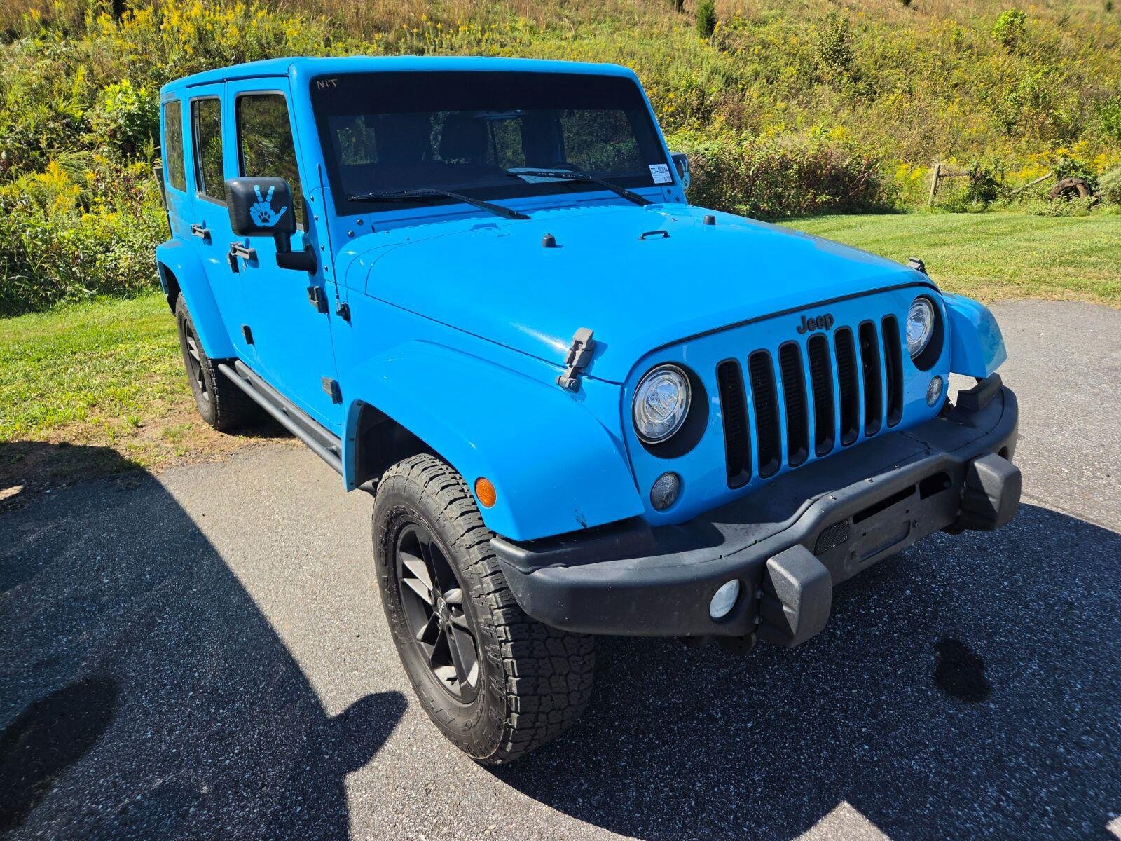 Used 2017 Jeep Wrangler Unlimited Sahara AWD/4WD image 3