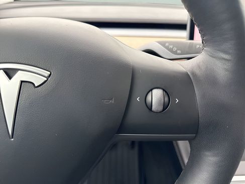 Used 2022 Tesla Model Y Long Range AWD/4WD image 17