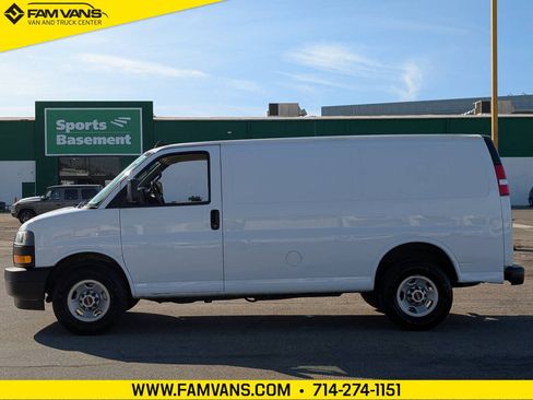 Used 2019 GMC Savana 2500 w/ Driver Convenience Package image 4