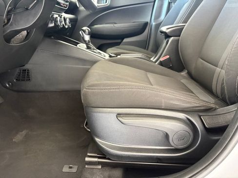 Used 2024 Hyundai Venue SEL FWD image 29