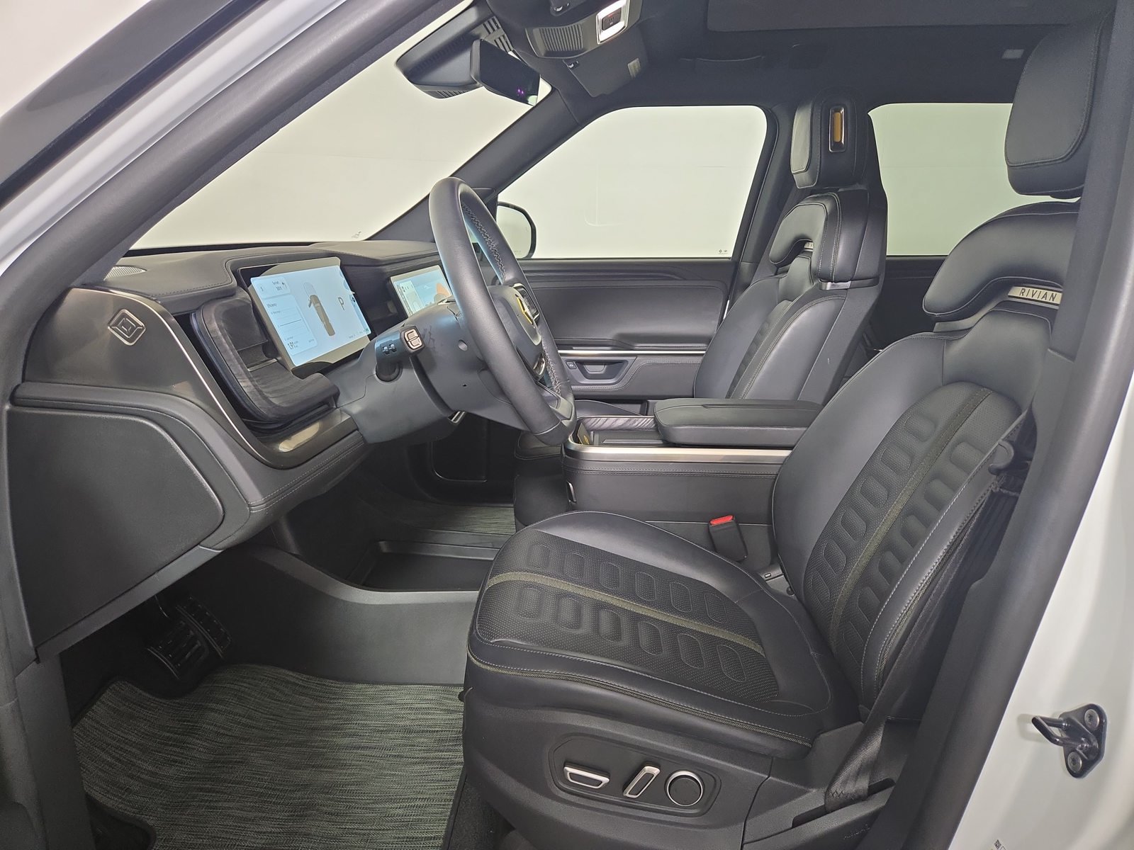 Used 2025 Rivian R1S Adventure Dual AWD/4WD image 20