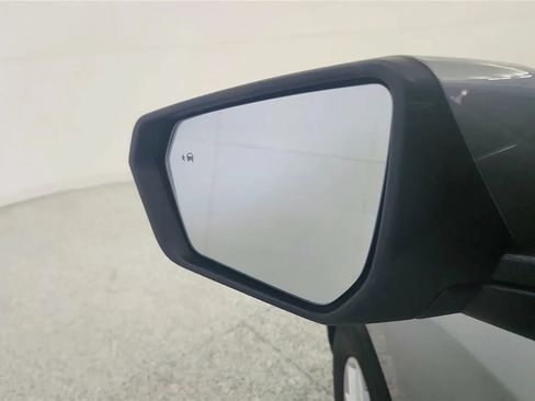 Used 2023 Chevrolet Equinox LT FWD image 24