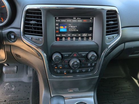 Used 2021 Jeep Grand Cherokee Laredo RWD image 22