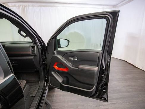 Used 2022 Nissan Frontier PRO-4X w/ Technology Package image 17