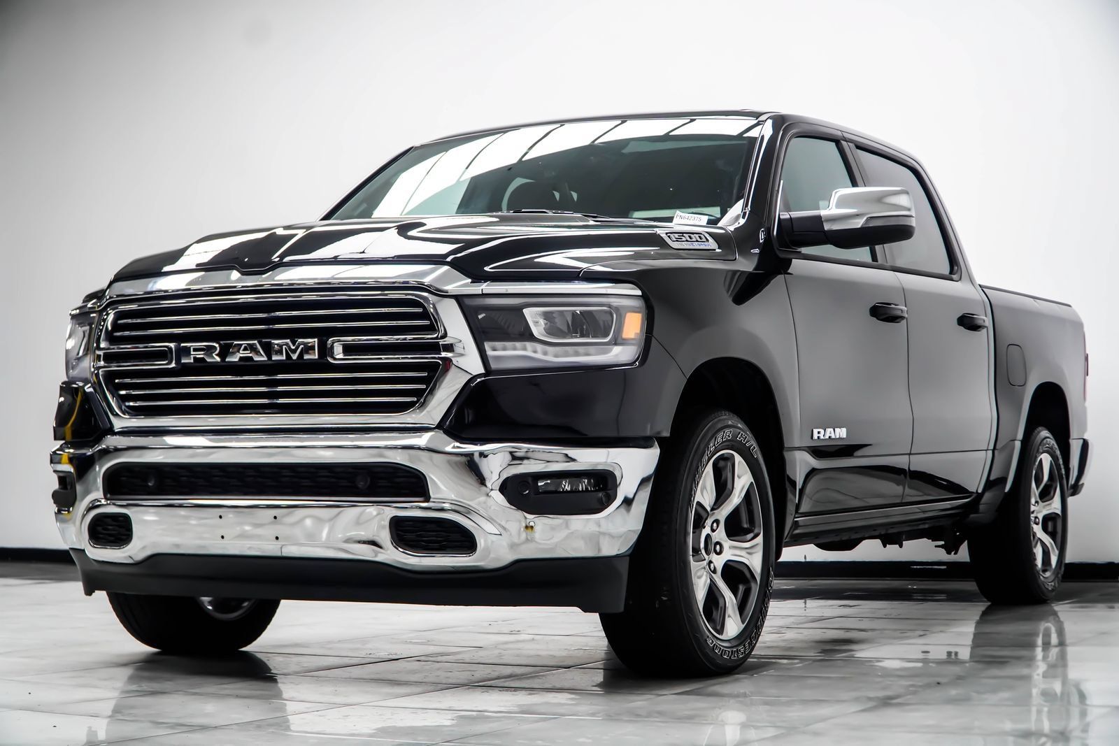 Used 2023 RAM 1500 Laramie AWD/4WD image 10