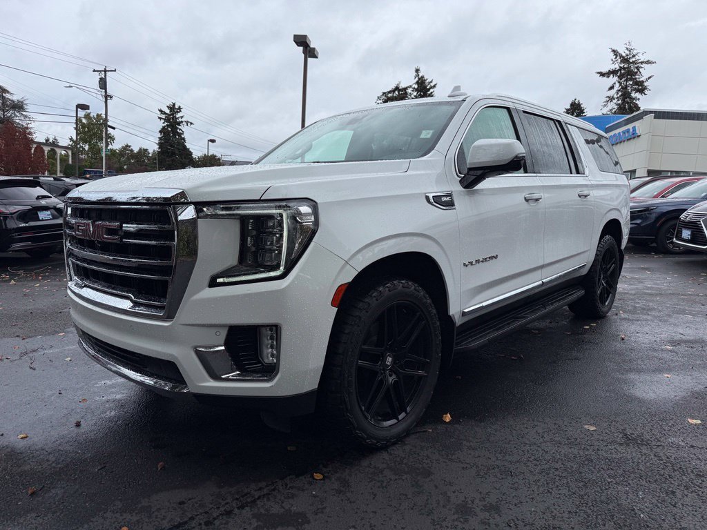 Used 2022 GMC Yukon XL SLT w/ SLT Luxury Plus Package AWD/4WD image 4