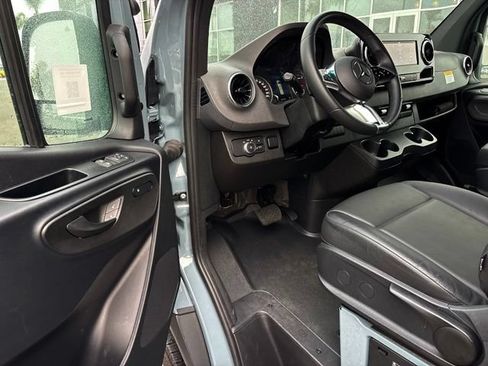 Used 2025 Mercedes-Benz Sprinter 2500 image 36