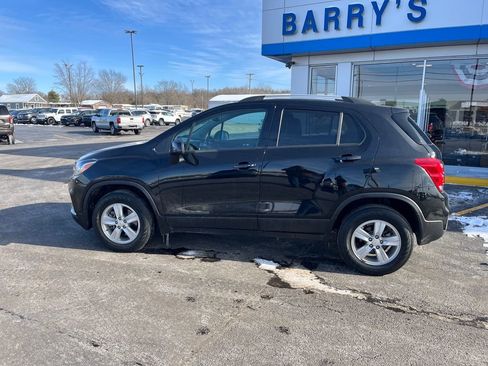 Used 2022 Chevrolet Trax LT w/ LT Convenience Package image 2