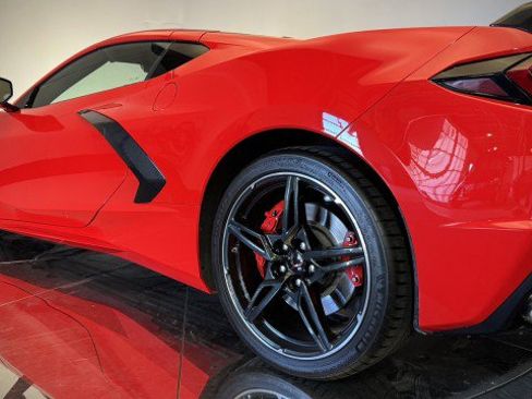 Used 2021 Chevrolet Corvette Stingray Premium Cpe w/ Z51 Performance Package RWD image 25