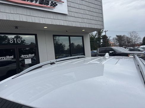 Used 2024 GMC Terrain SLT image 12