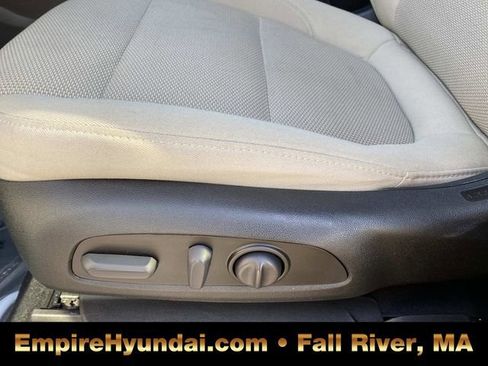 Used 2023 Chevrolet Traverse LT image 29