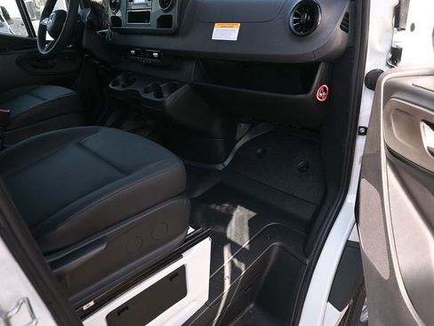 Used 2025 Mercedes-Benz Sprinter 2500 image 19