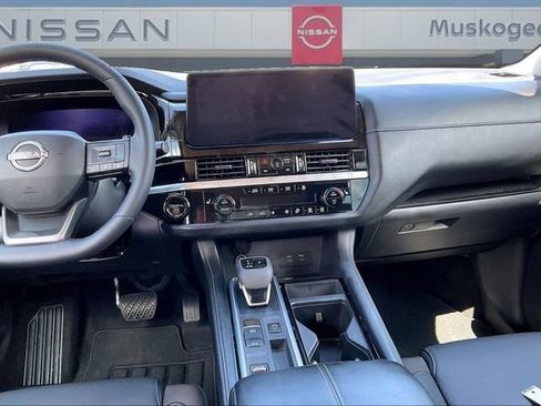 Used 2026 Nissan Pathfinder SL FWD image 9