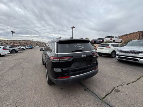 Used 2023 Jeep Grand Cherokee L Laredo image 3