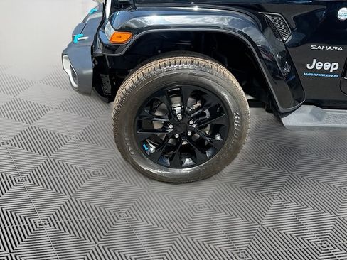 Used 2023 Jeep Wrangler Unlimited Sahara w/ Cold Weather Group AWD/4WD image 35