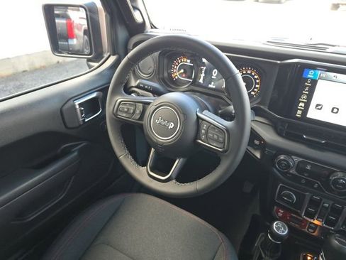 Used 2025 Jeep Gladiator Rubicon image 25