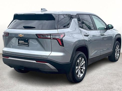 Used 2025 Chevrolet Equinox LT image 2