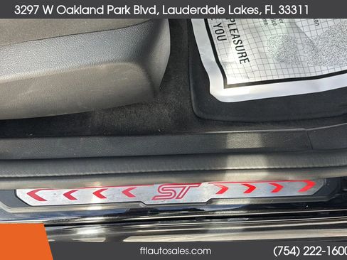 Used 2018 Ford Focus ST image 46