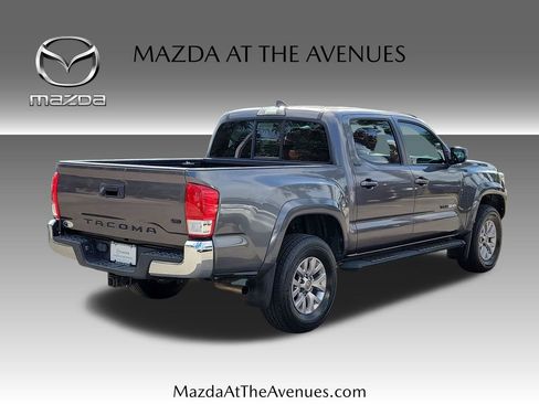 Used 2017 Toyota Tacoma SR5 w/ Tow Package RWD image 4