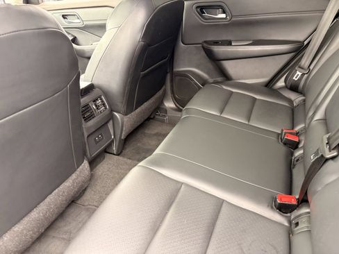 Used 2023 Nissan Rogue SV w/ SV Premium B Package FWD image 14