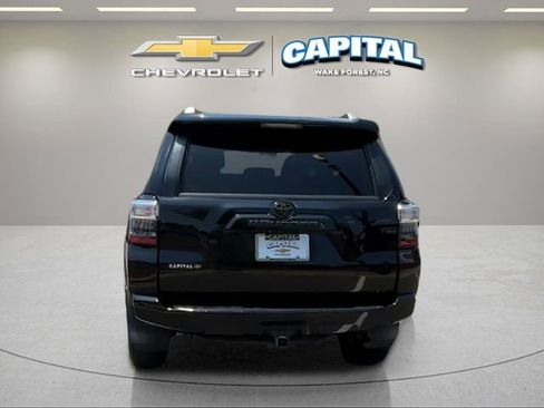 Used 2017 Toyota 4Runner SR5 AWD/4WD image 4