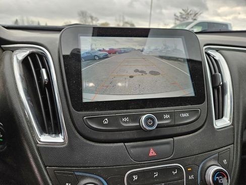 Used 2018 Chevrolet Malibu Premier w/ Premier Sun and Wheel Package image 15