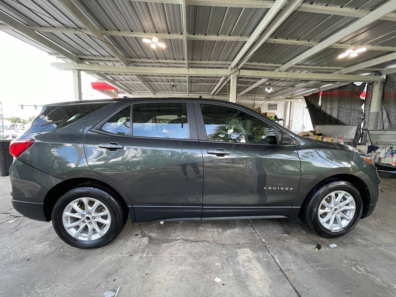 Used 2020 Chevrolet Equinox LS FWD image 3