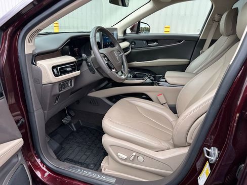 Used 2023 Lincoln Nautilus Reserve w/ Equipment Group 201A image 14