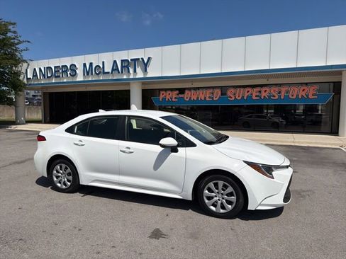 Used 2022 Toyota Corolla LE FWD image 1