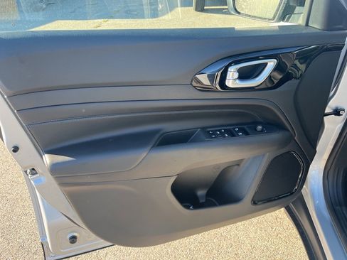 New 2026 Jeep Compass Limited image 18