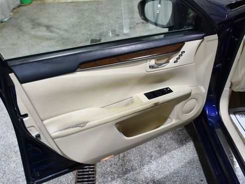 Used 2014 Lexus ES 350 w/ Premium Package FWD image 9