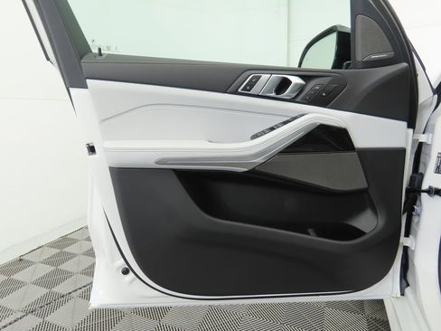 Used 2026 BMW X5 sDrive40i w/ M Sport Package image 26