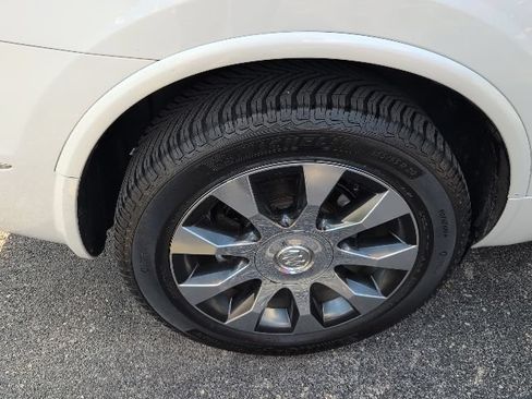 Used 2017 Buick Enclave Premium w/ Experience Buick Package FWD image 4