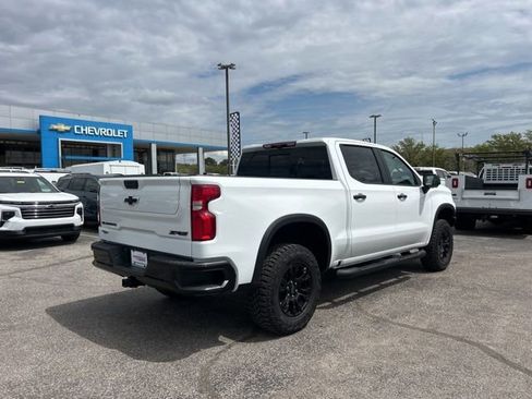 Used 2025 Chevrolet Silverado 1500 ZR2 w/ Technology Package AWD/4WD image 3