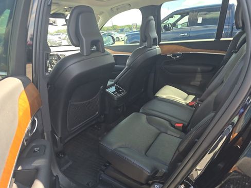 Used 2021 Volvo XC90 T5 Momentum w/ Advanced Package AWD/4WD image 7