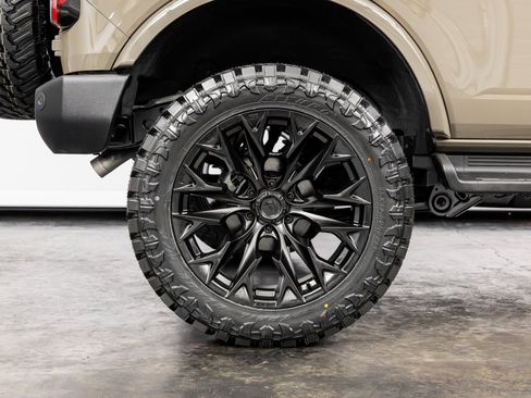 Used 2025 Ford Bronco Outer Banks AWD/4WD image 25