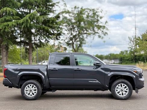 Used 2025 Toyota Tacoma SR5 AWD/4WD image 6