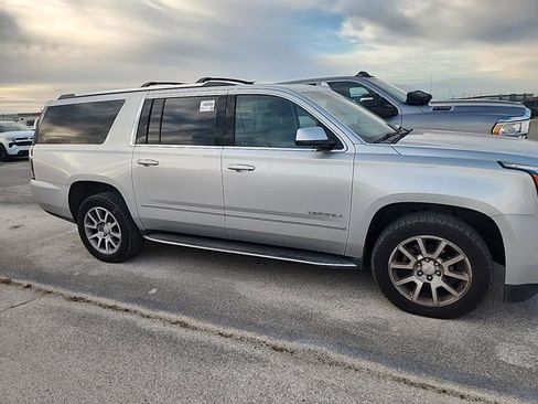 Used 2019 GMC Yukon XL Denali image 5