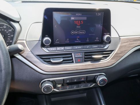 Used 2025 Nissan Altima 2.5 SV FWD image 16