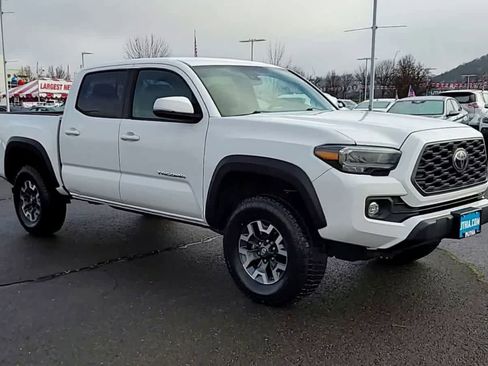 Used 2020 Toyota Tacoma TRD Off-Road image 2