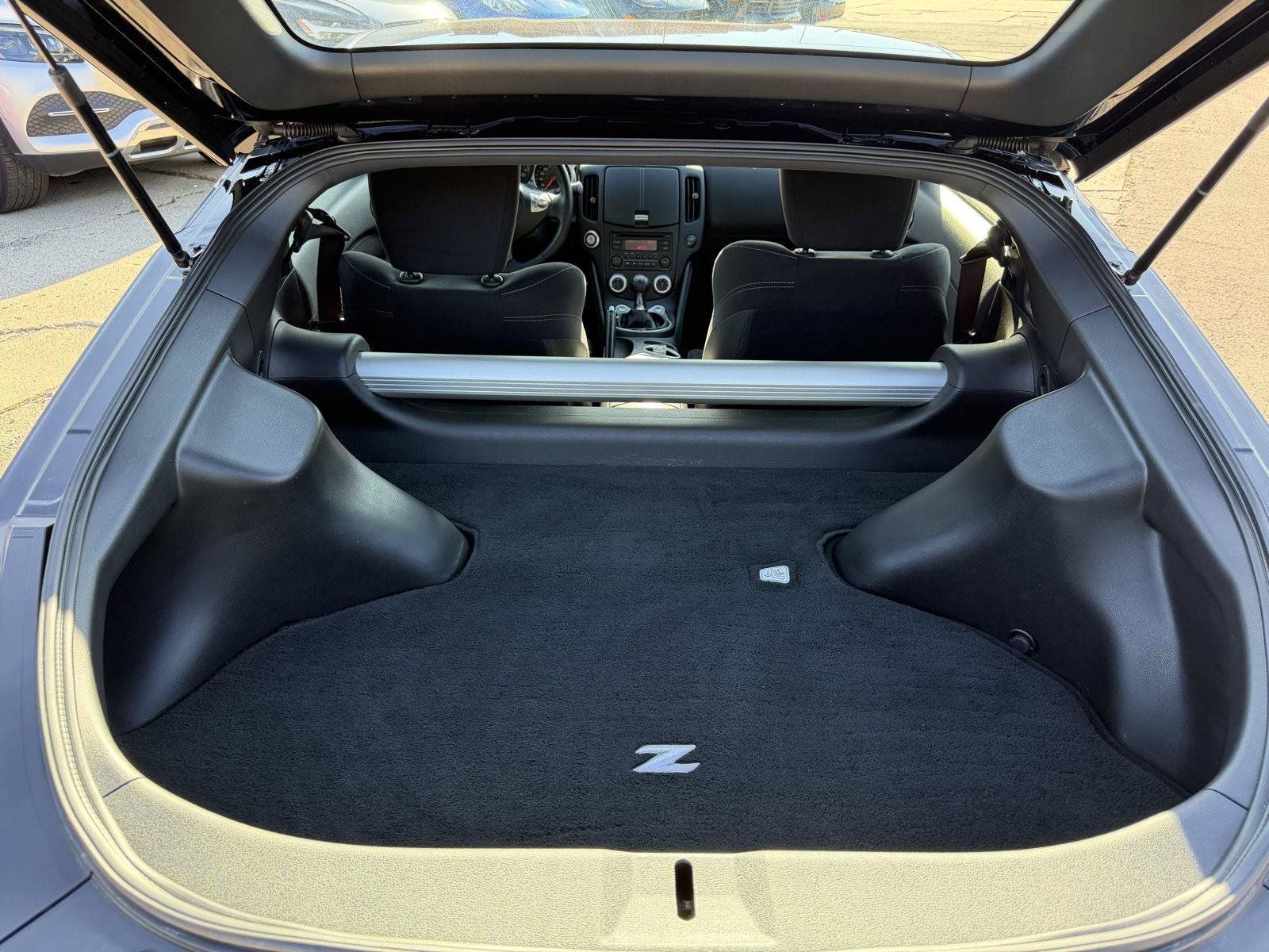 Used 2017 Nissan 370Z Coupe RWD image 22