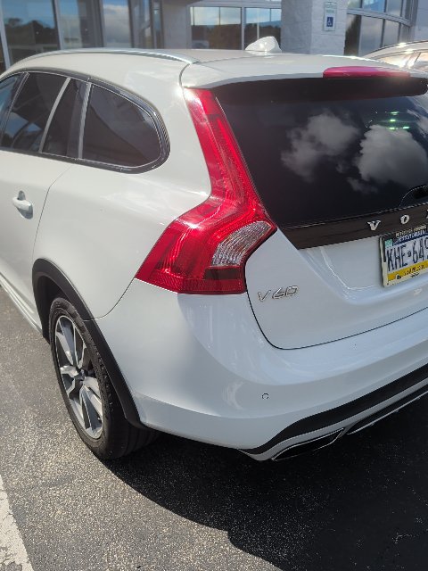 Used 2018 Volvo V60 T5 Cross Country w/ Convenience Package AWD/4WD image 12