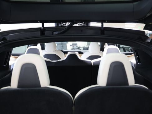 Used 2020 Tesla Model X Long Range image 43